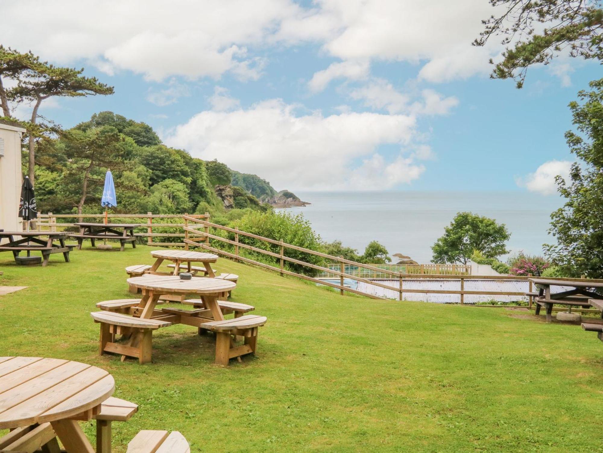 Ochenta Combe Martin Exterior foto